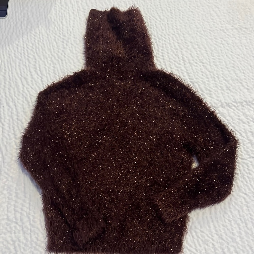 L e i T h fur turtle crew neck